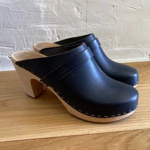 Swedish Hasbeens slip in Classic Clogs. Great condition!
